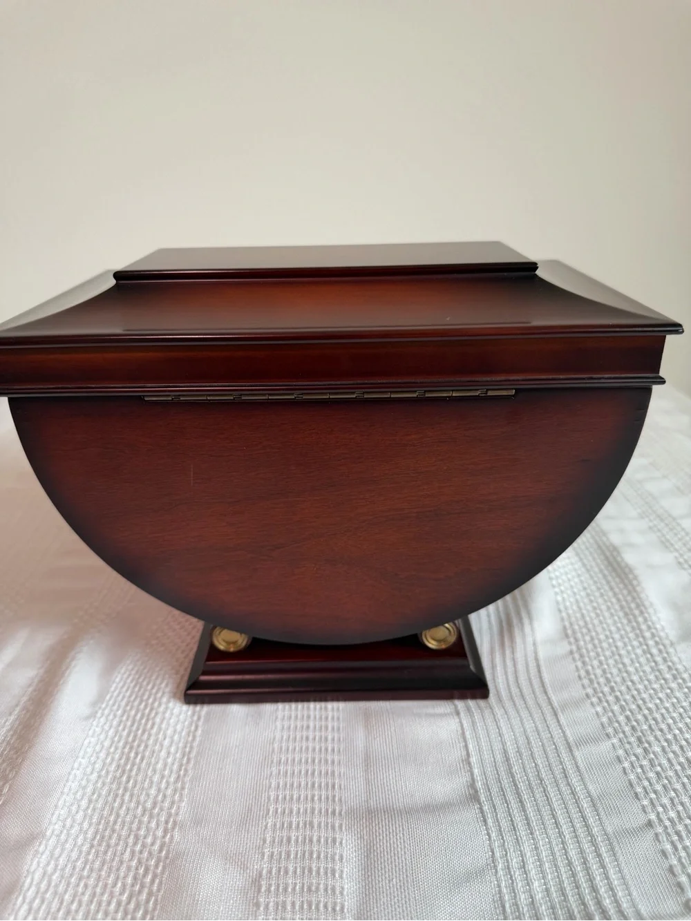 Vintage Cherry Mahogany Wood Bombay Company Chest. 1992-1996 Taiwan